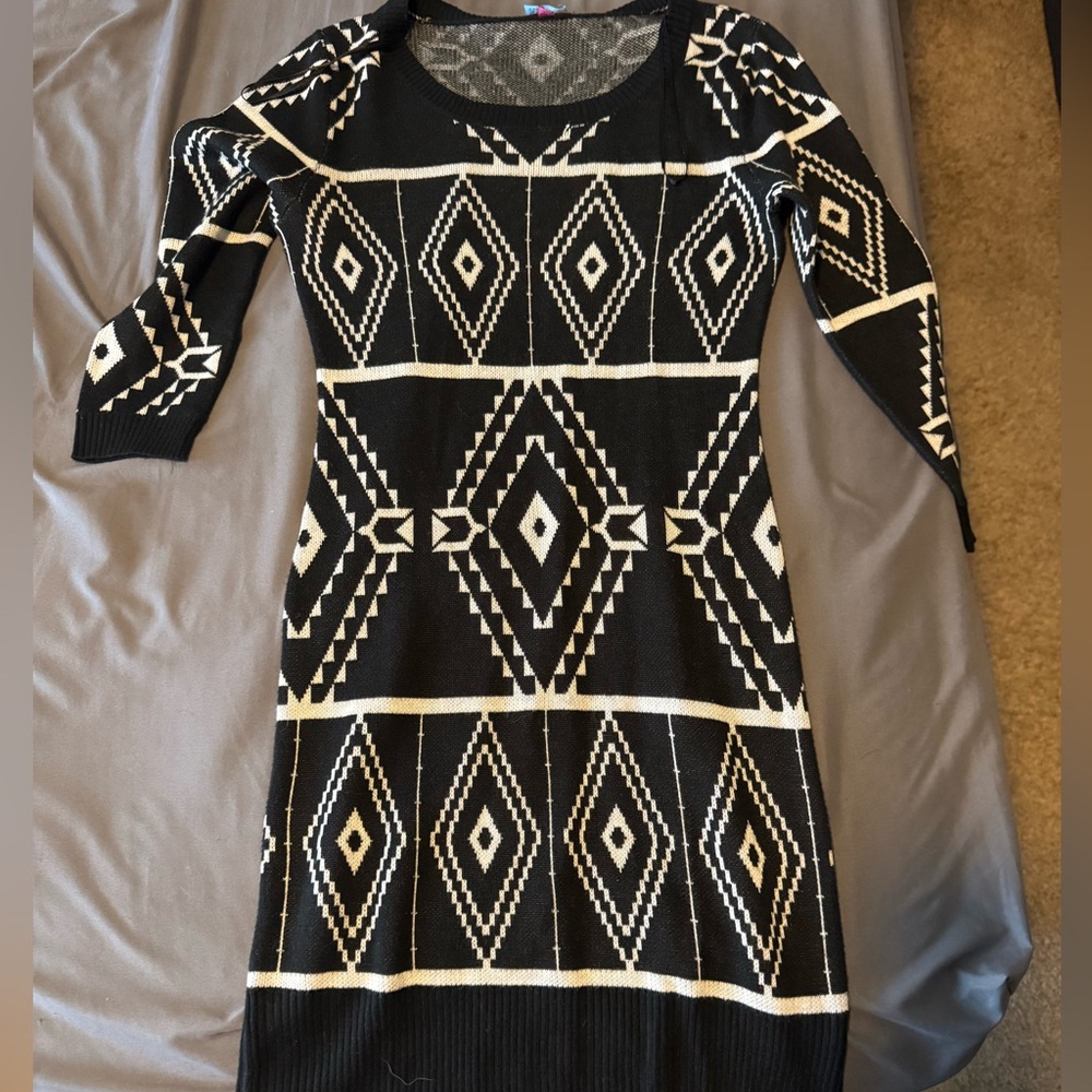 Source Unknown Black and White Patterned Long Sleeve Dress